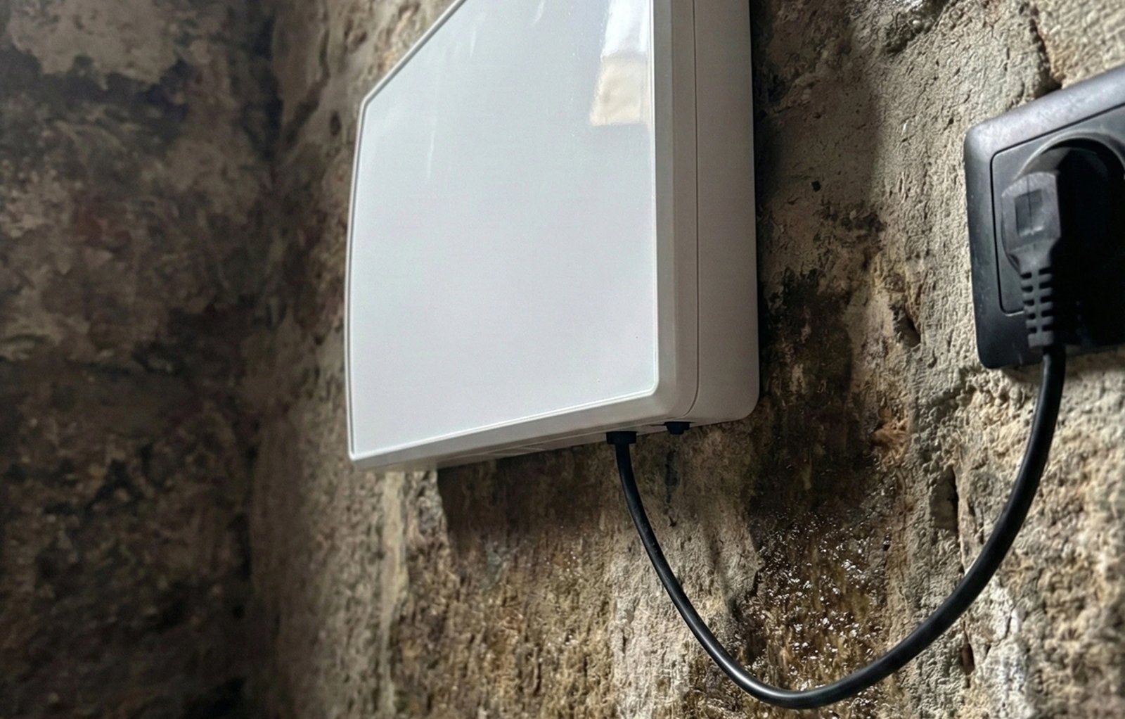 Lire la suite à propos de l’article Assécher un mur humide : le défi de la rénovation et de la valorisation immobilière